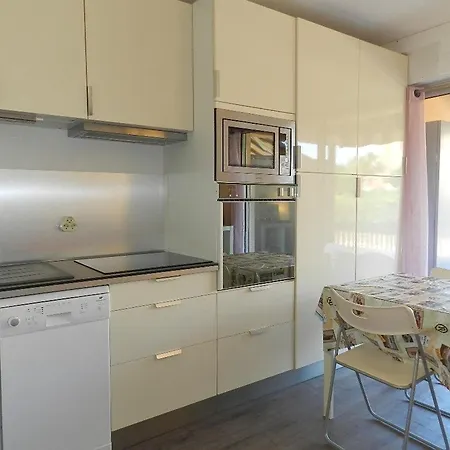 Appartement Bormes-les-mimosas, 1 Piece, 4 Personnes - Fr-1-251-632 *